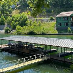 Our Cove Retreat - Perfect for Swimming, Tanning & Prime Location Fun!