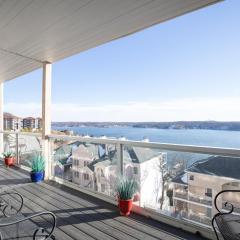 Upscale Condo, Amazing Views, Pools and Pickleball