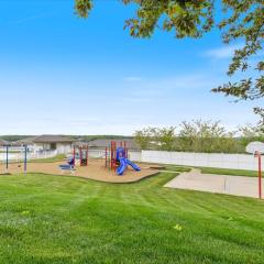 Nautical-Inspired Lakefront Unit w/ Awesome Views