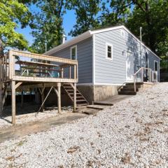 Lakefront Home in a Quiet Cove, Private Dock, Outdoor Dining & Fishing