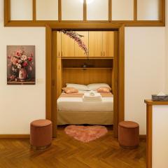 Colosseum Window Rome - Central Historical Apartment