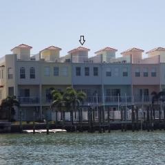 Clearwater Beach Townhouse with Rooftop Patio