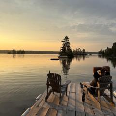 3 Bedroom Lakefront Cottage, OFSC & Trails Nearby