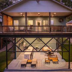 Lakefront Dock & Fire Pit Book with Family for Wurstfest Now