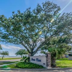 123 Beau Clair - Beachside Townhome with Balcony and Pool in Long Beach