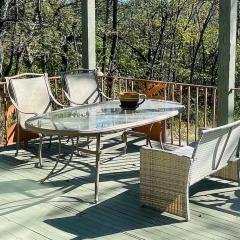 Longview Lake Getaway 4-Bedroom house