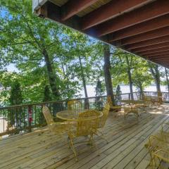 Firepit, Kayaks, Paddle Board, Lake Views, Great Location