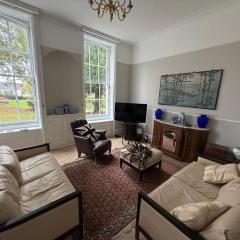 Elegant 2BDR Flat with Garden Access Putney