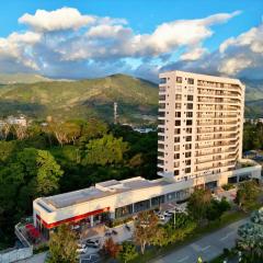 Refugio de lujo con vista a la cordillera central