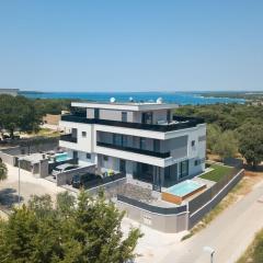 Villa in Pula with swimming pool