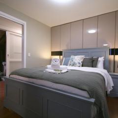 Rezara House - 1 to 4 bedroom house