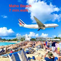 Maho Escape- with Pool and Gym, Lagoon view, walk to Maho Beach and Mullet Bay, walk to dinning