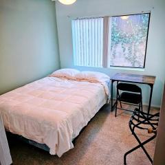 Private Room 1 - Prime City Access - Welcome to the Cat House - Due to a medical allergy we regret that we can NOT accommodate guests wearing fragrance including perfume and cologne, and also guests who smoke including smoke on clothing