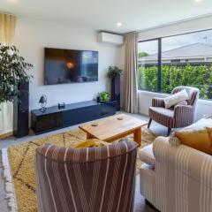 Beachside Townhouse with Courtyard & Garage