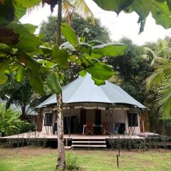 Safari tent with private pool close to Manuel Antonio Glamping 2