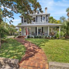 Historic Comfort l Walk to DNTN l Fire Pit