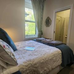 Magpie and Stump Hotel 'Nest Accommodation'