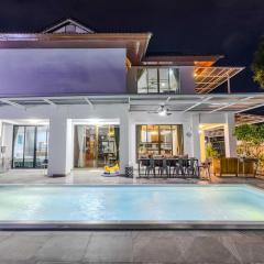 V260 Spacious 4BR with Pool Family BBQ Near Mall