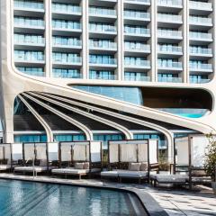 Mercury Suite Luxe Retreat with Pool access by ArcoBnb