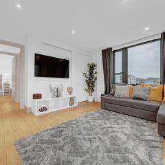 Stylish 2-Bed Apartment in Greenwich - Near Cutty Sark River Thames Market & 02 Arena