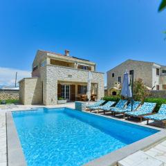 Villa Carnela with heated pool
