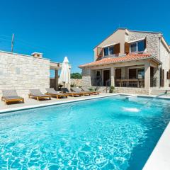 Villa Rea 3 with heated pool