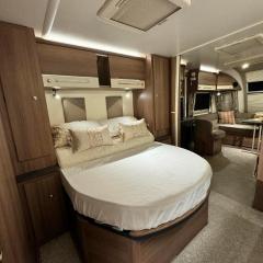 Caravana dintre nuci