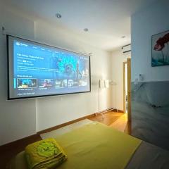 Homestay Máy chiếu vs Ban công ngắm thành phố - Marina Plaza