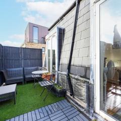 Stylish 2 Bed Flat Relax Balcony Kings Cross GIR-277-3-Loco