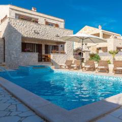 Villa Edena with heated pool