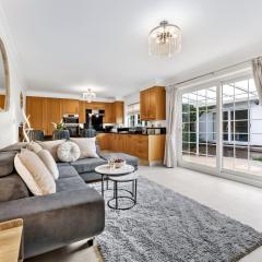 The Ridge Residence - Luxury 4 Bed Near Warner Bro Studios With Parking