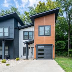 Trendy Townhome Near Downtown