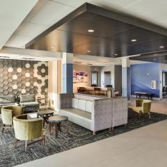 Holiday Inn Express & Suites - Nashville MetroCenter Downtown by IHG