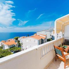 Lovely Apartment In Omis With Wifi