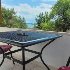 1 Bedroom Stunning Apartment In Betina