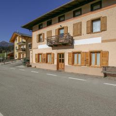 2 Bedroom Lovely Apartment In Frazione Zortea