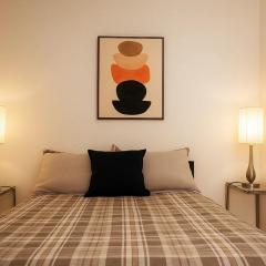 Downtown Private Room & Workspace Metros Sherbrooke & Berri! Fast Wifi!