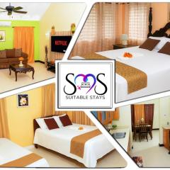 Luxury Poolside Retreat Gym Access Sleeps 7