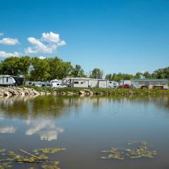 Peaceful Pondside Stay