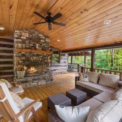 Cabin Chateau- Modern Escape with Outdoor Living area with Fireplace & Hot Tub