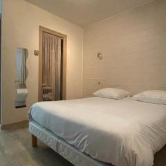 LES VOYAGEURS - Vairé