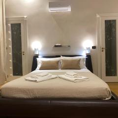 B&B Duca di Maqueda nel pieno centro dell citta' a 5 minuti dalla stazione degli autobus e dei treni