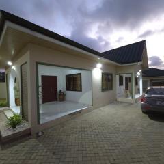 Lakeside Hilltop Haven -3 Bedroom House