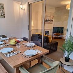 Cosy & Comfortable 3 Bed House, Office & Driveway