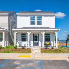 BRAND NEW, Fully Furnished, 3 Bedroom Cottage!