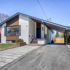 Newly renovated house in Toronto - 10 min to Airport - Free parking