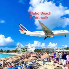 Maho Escape- with Pool and Gym, Lagoon view, walk to dinning, Maho Beach and Mullet Bay