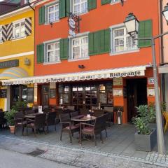 Restaurant, Pizzeria " La Taverna " "Hotel Iris"