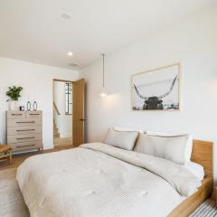 Stunning Luxury Interiors, Jordanelle Views, Private Hot Tub, Sauna, Elite Locale!