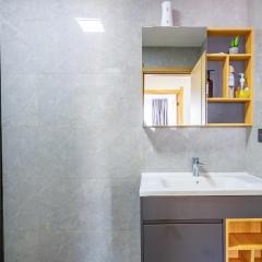 Luxury Living with heated Pool,Gym, Balcony and city view